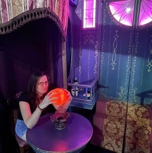 Meet your Posher, Carrie